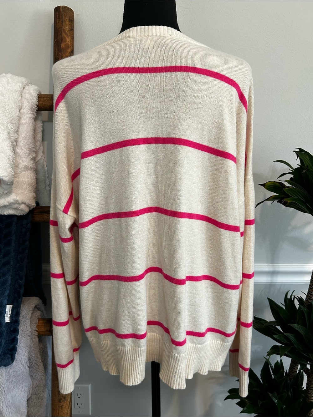LOFT Cream V‑Neck Sweater with Pink Stripes Size XL - Picture 7 of 9